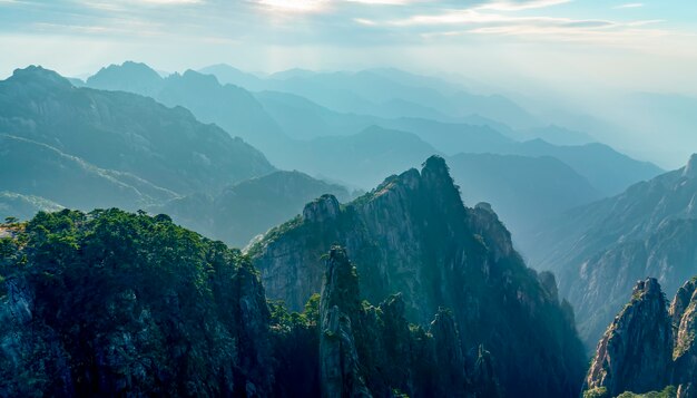 Lever du soleil au mont Huangshan, Chine