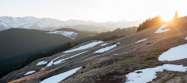 Lever Du Soleil Dans Les Montagnes, Magnifique Paysage Naturel