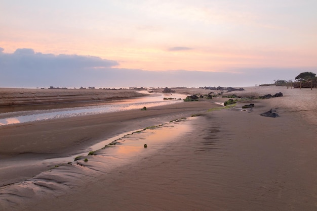 Photo lever du soleil à la plage de trengandin nojaespagne