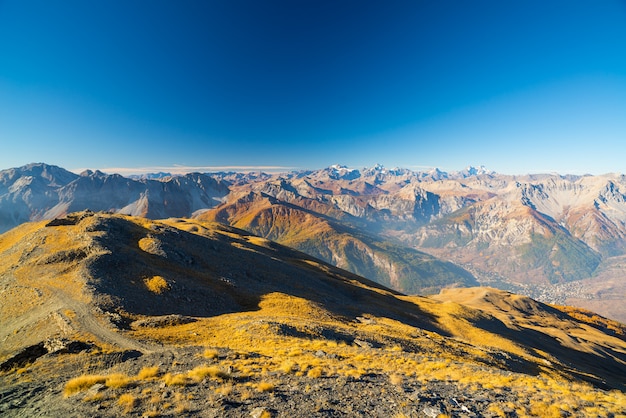 Lever De Soleil Sur Les Alpes, Le Parc National Du Massif Des Ecrins Et Ses Glaciers, France.