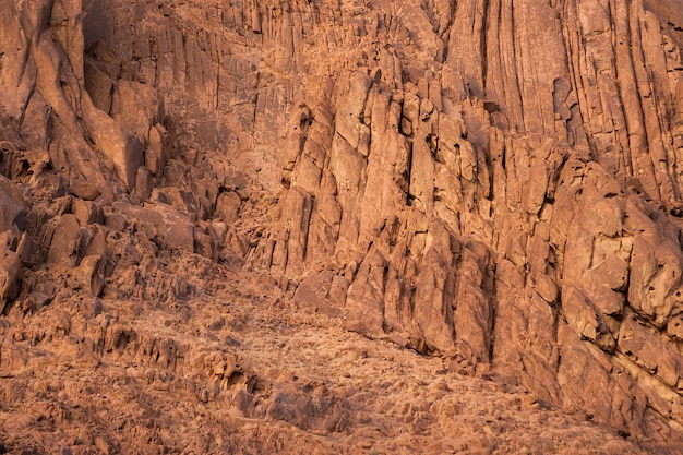 Lever de soleil incroyable sur la montagne du Sinaï Belle aube en Egypte Belle vue depuis la montagne