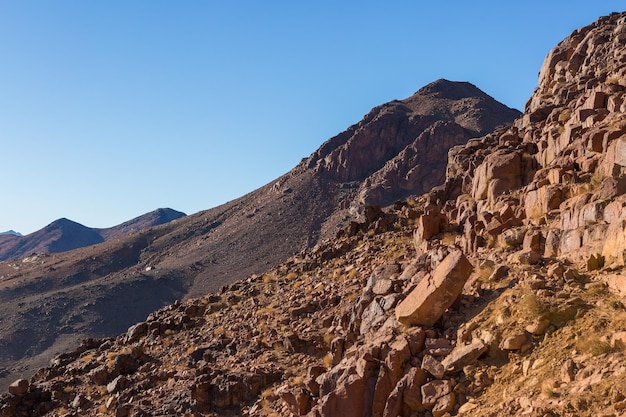 Lever de soleil incroyable sur la montagne du Sinaï Belle aube en Egypte Belle vue depuis la montagne