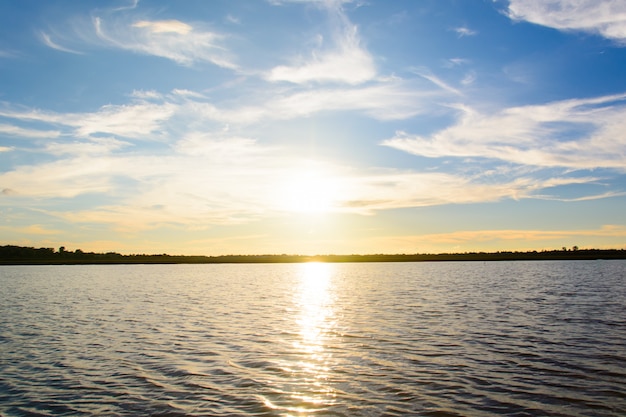 Lever de soleil à la mer