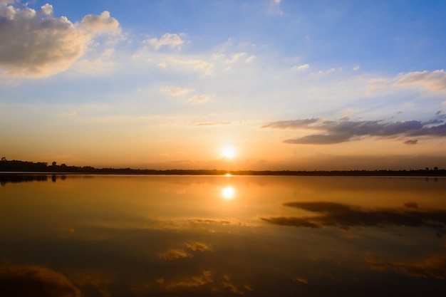 Lever de soleil à la mer