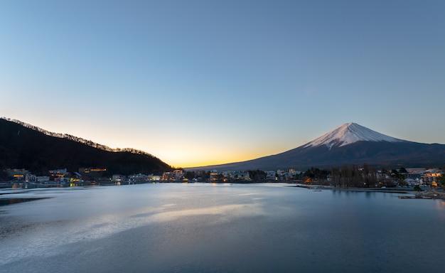 Lever de soleil panoramique de Fujisan au matin, Japon