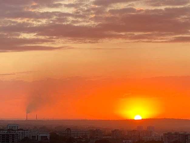 Lever de soleil sur la ville