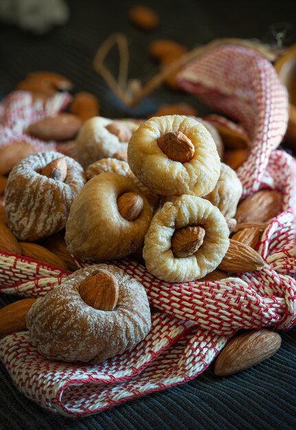 Libre de figues séchées douces amandes farcies