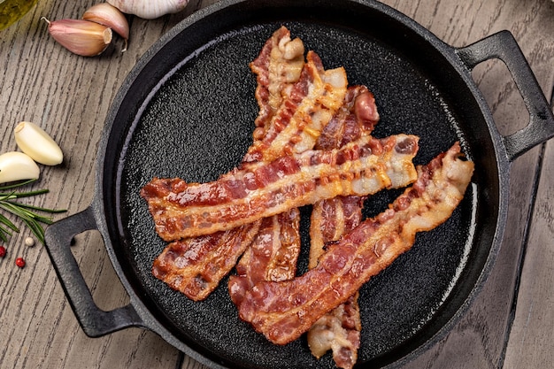 Libre de tranches de bacon frit chaud croustillant