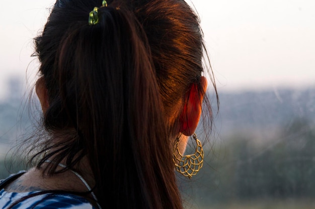 Libre vue arrière des cheveux des femmes