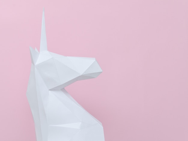 Licorne en papier blanc