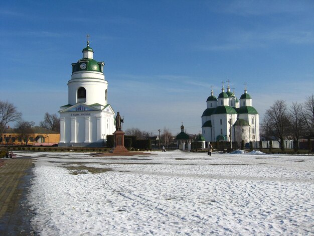 Lieu religieux avec monument dans la ville de Priluky en Ukraine