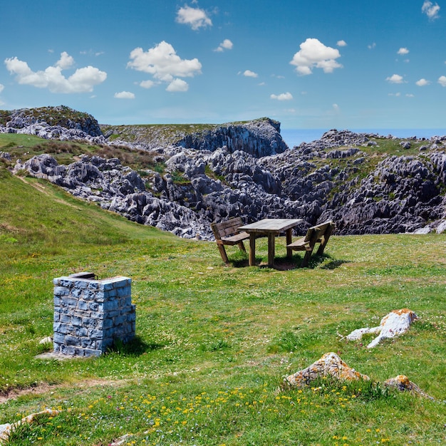 Lieu de repos sur la côte fleurie d'été