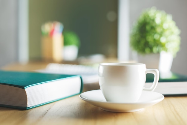 Lieu de travail avec une tasse de café