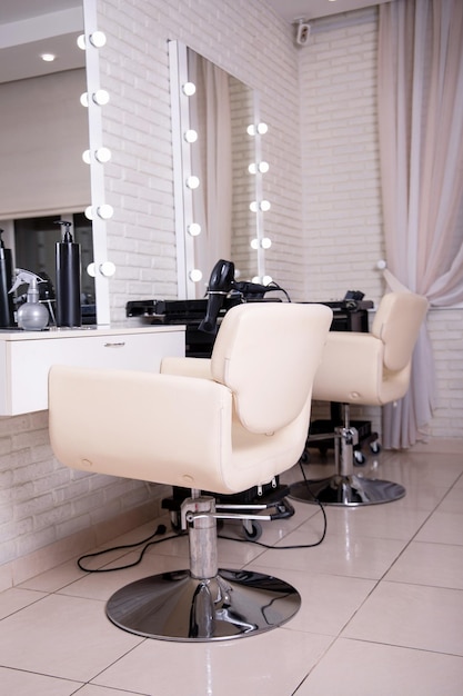 Lieux de travail pour les maîtres en salon de coiffure et de beauté