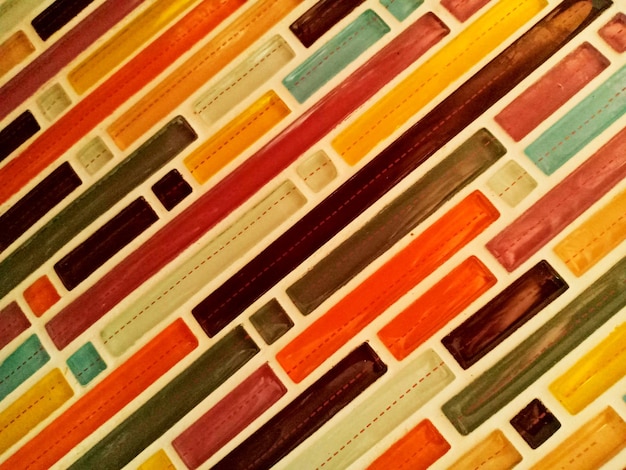 Ligne abstraite de fond de mur de carreaux multicolores.