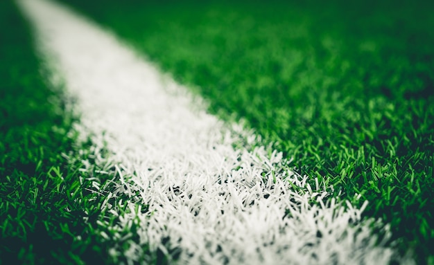Photo ligne blanche sur le terrain d'herbe artefact soccer