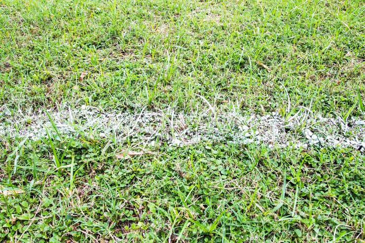 Photo ligne blanche sur le terrain vert pour le match de football