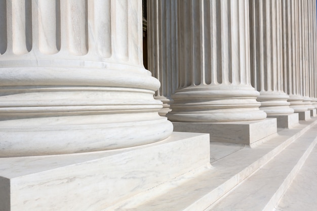 Photo ligne de colonnes de la cour suprême des états-unis