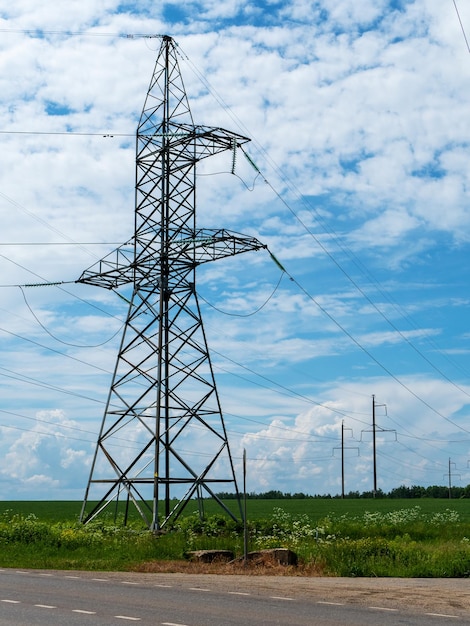 Ligne électrique l'un des composants du réseau électrique un système d'équipement électrique