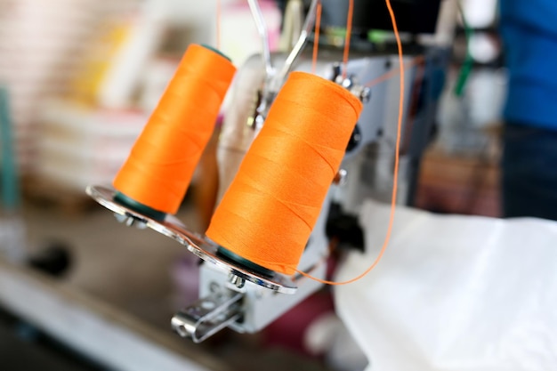 Ligne d'emballage de machines à coudre à sacs dans un moulin à riz