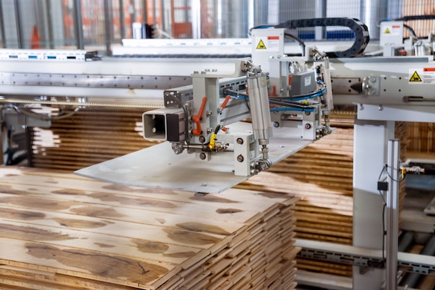 Ligne de production de l'usine de parquet.