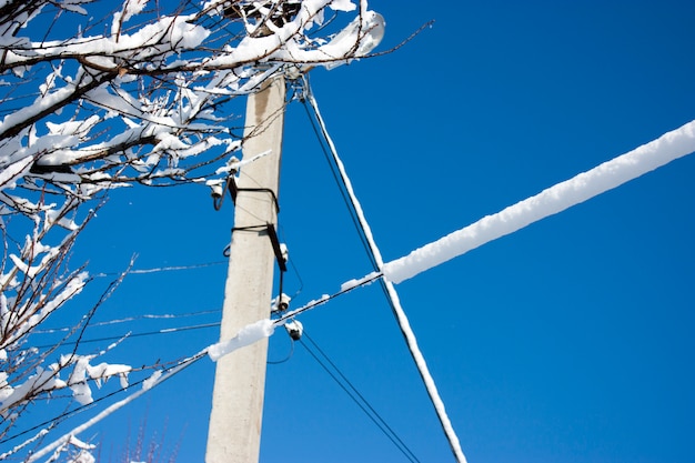 Photo lignes électriques glacées