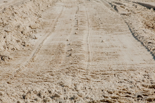 Lignes de sable sur la plage