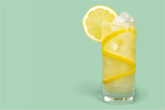 Limonade au citron frais sur fond