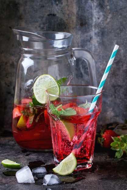 Limonade Aux Fraises Dans Un Verre