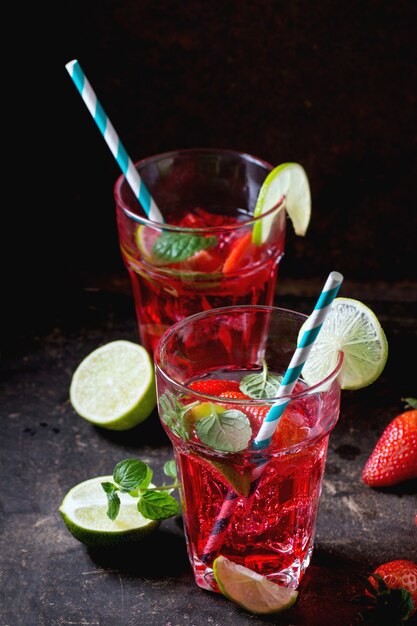 Limonade aux fraises dans un verre