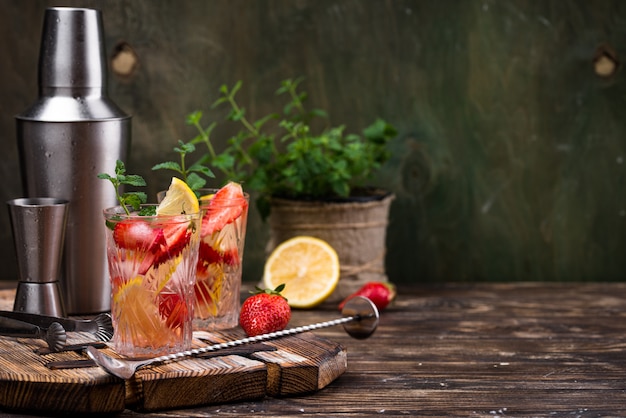 Limonade d'été aux fraises au citron