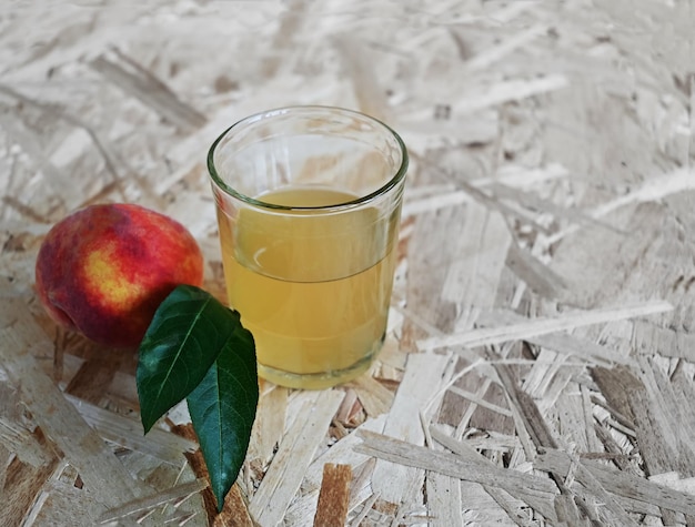 Limonade fermentée à base de pêches sucre et épices copispace