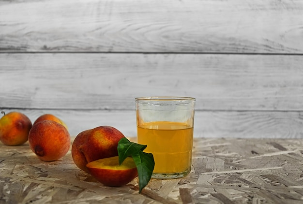 Limonade fermentée à base de pêches sucre et épices copispace