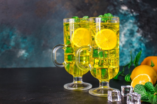 limonade avec glace, citron et menthe