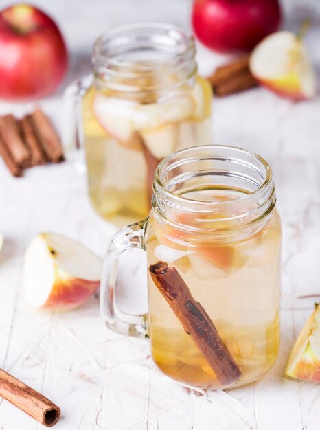 Limonade rafraîchissante aux pommes, gingembre et cannelle