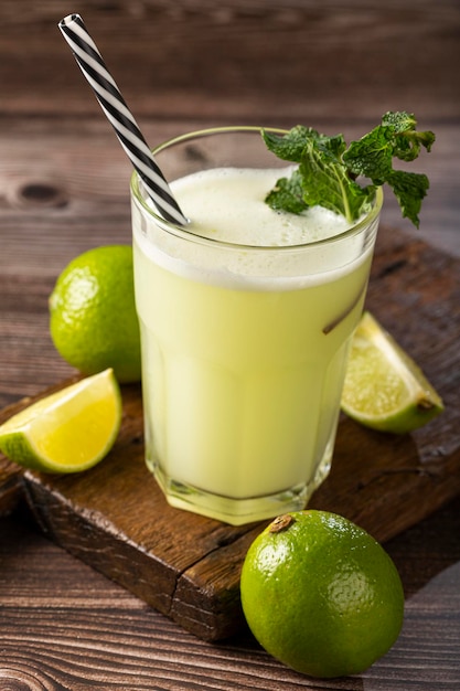 Limonade rafraîchissante à la menthe Boisson d'été à la limonade