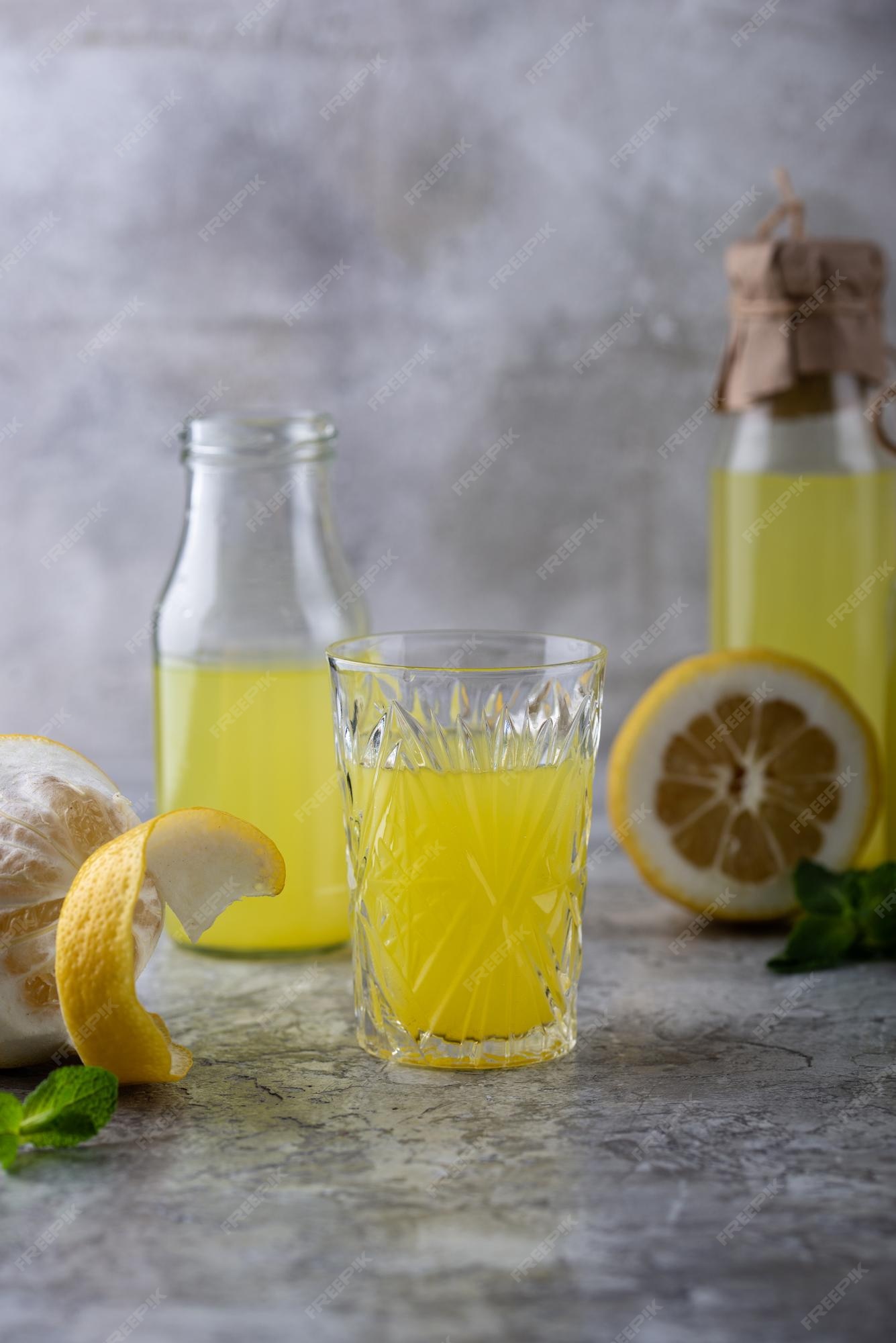 Limoncello Italien Traditionnel Ou Liqueur De Citron