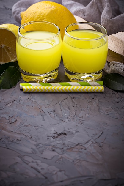 Limoncello Liqueur Italienne Aux Citrons