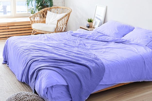 Linge de lit intérieur chambre loft coloré en couleur tendance de l'année fond très péri inspiré par nous...