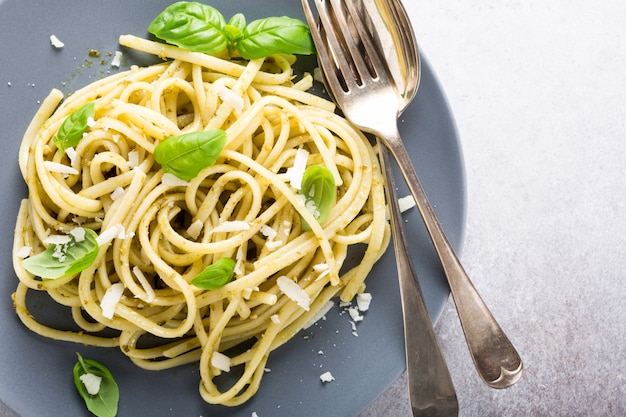 Linguine au pesto vert