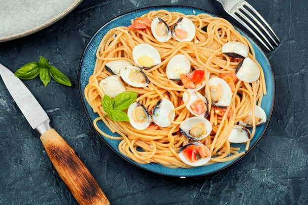 Linguini avec palourdes pâtes de fruits de mer avec palours et spaghettis