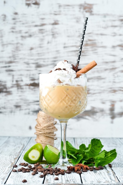 Liqueur de café à la crème dans un verre