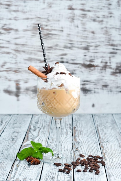 Liqueur de café à la crème dans un verre