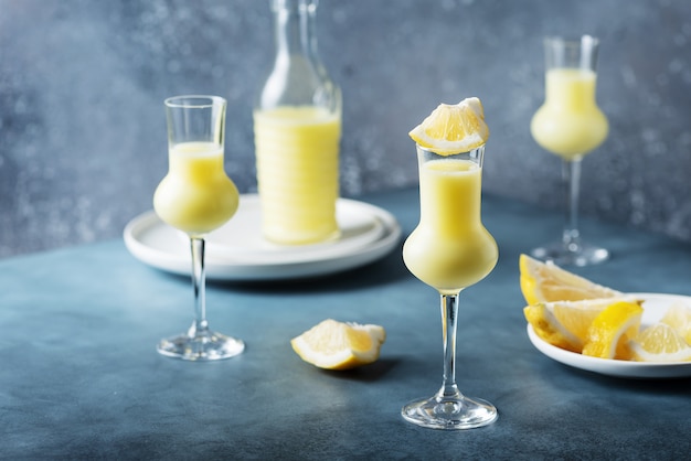 Liqueur italienne aux citrons et crème