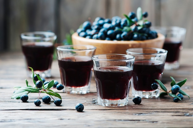 Liqueur sarde traditionnelle avec mirto