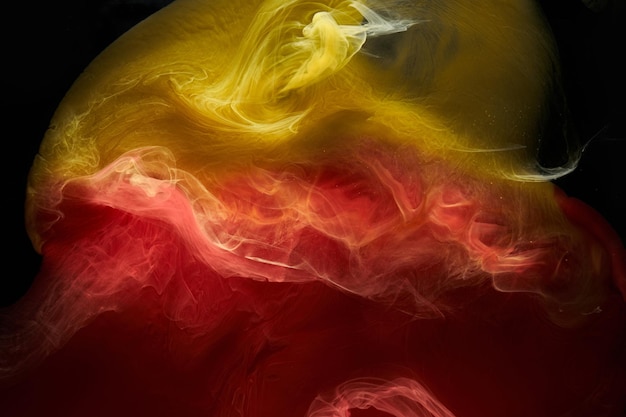 Liquide fluide art abstrait rouge jaune danse peintures acryliques espace sous-marin fumée océan couleur explosion