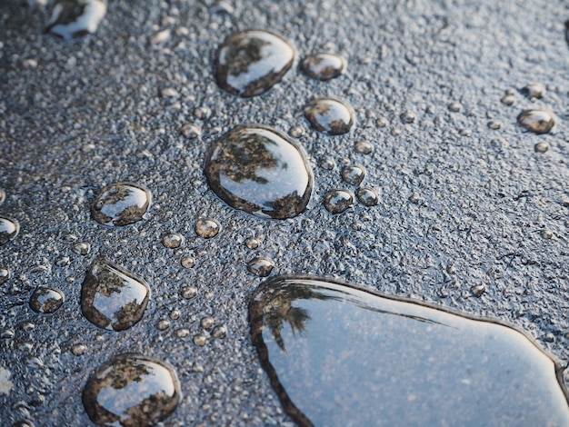 Photo le liquide d'huile de moteur de voiture tombe sale sur le plancher