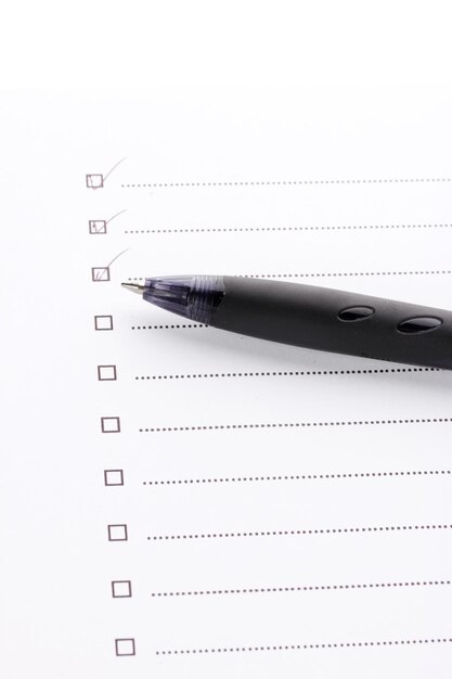Liste de contrôle et gros plan de stylo