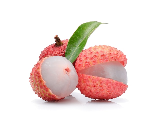 Litchi isolé sur blanc