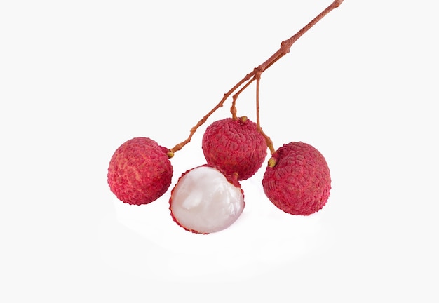 Litchi isolé sur blanc